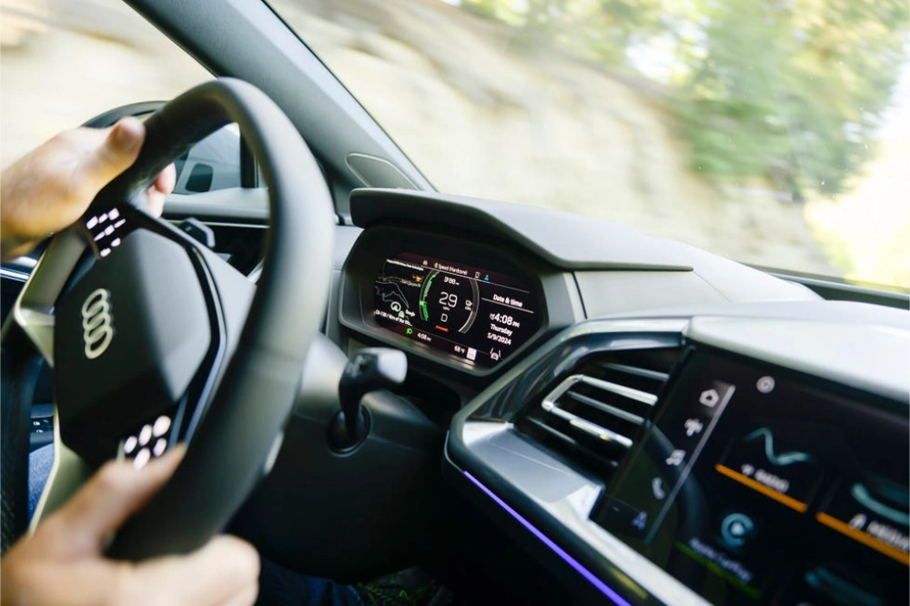 اودي-q4-etron-سبورتباك-المربع-نت-16