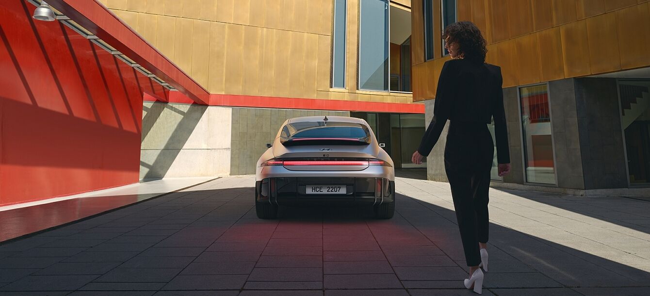 هيونداي ايونيك 6 2025.. سيدان كهربائية بتصميم لافت ومدى طويل ايونيك 6 2025 32