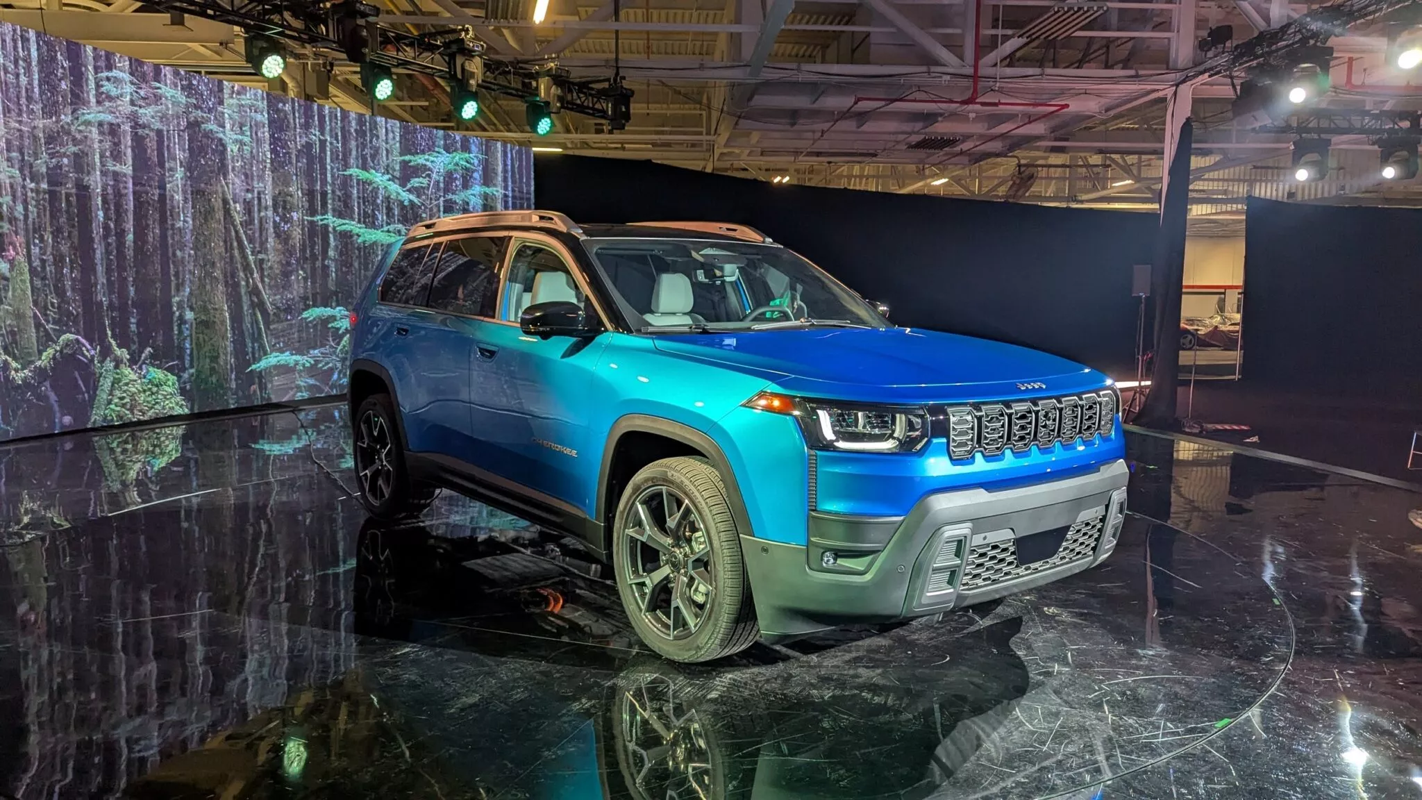 جيب شيروكي 2026 الجديدة كليًا وأهم المواصفات من الخارج والداخل تجهيزات جيب شيروكي 2026