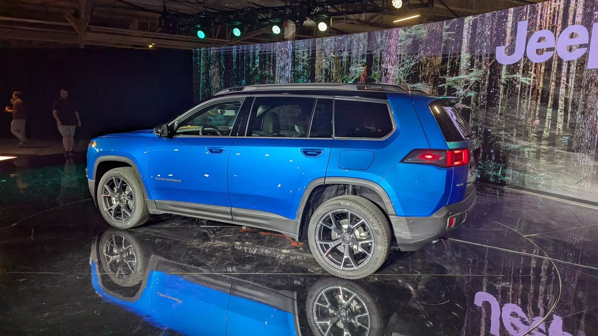 جيب شيروكي 2026 الجديدة كليًا وأهم المواصفات من الخارج والداخل أبعاد جيب شيروكي 2026 الجديدة