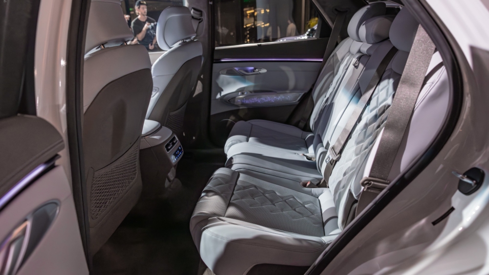 جينيسي-gv70-الكهربائية-18