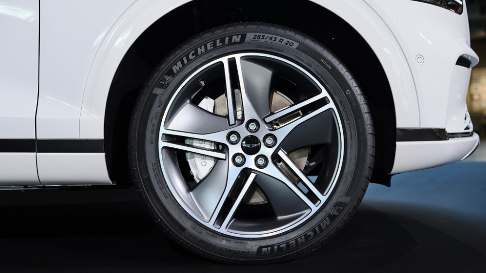 جينيسي-gv70-الكهربائية-21