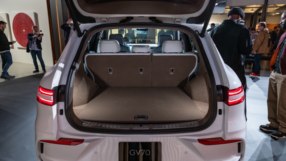 جينيسي-gv70-الكهربائية-32