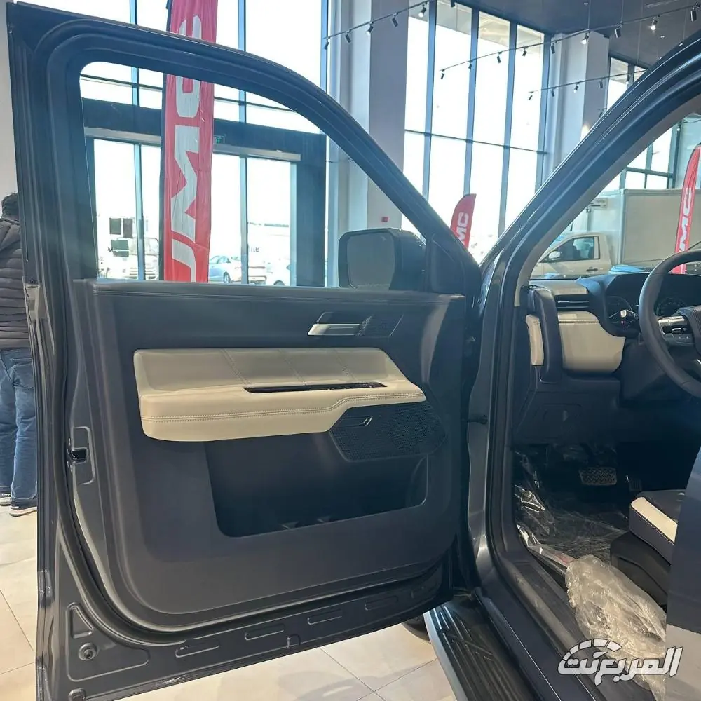 جيه ام سي جراند افينيو 2025 42