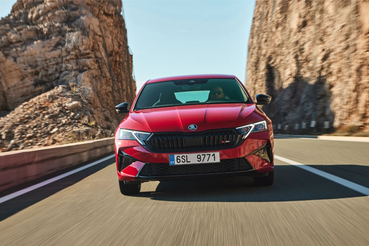 سكودا-اوكتافيا-المربع-نت-8