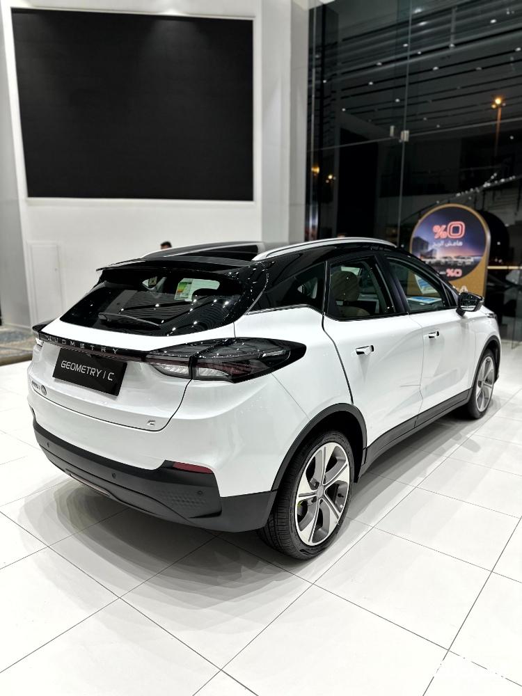 افضل سيارات كهربائية صغيرة للشباب 2025.. تصاميم عصرية وتكلفة اقتصادية سيارات كهربائية صغيرة جيومتري سي 2025 1