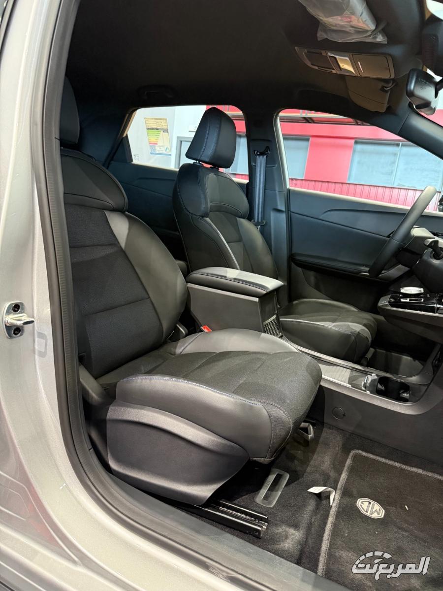 افضل سيارات كهربائية صغيرة للشباب 2025.. تصاميم عصرية وتكلفة اقتصادية سيارات كهربائية صغيرة ام جي EV 4 2025 4