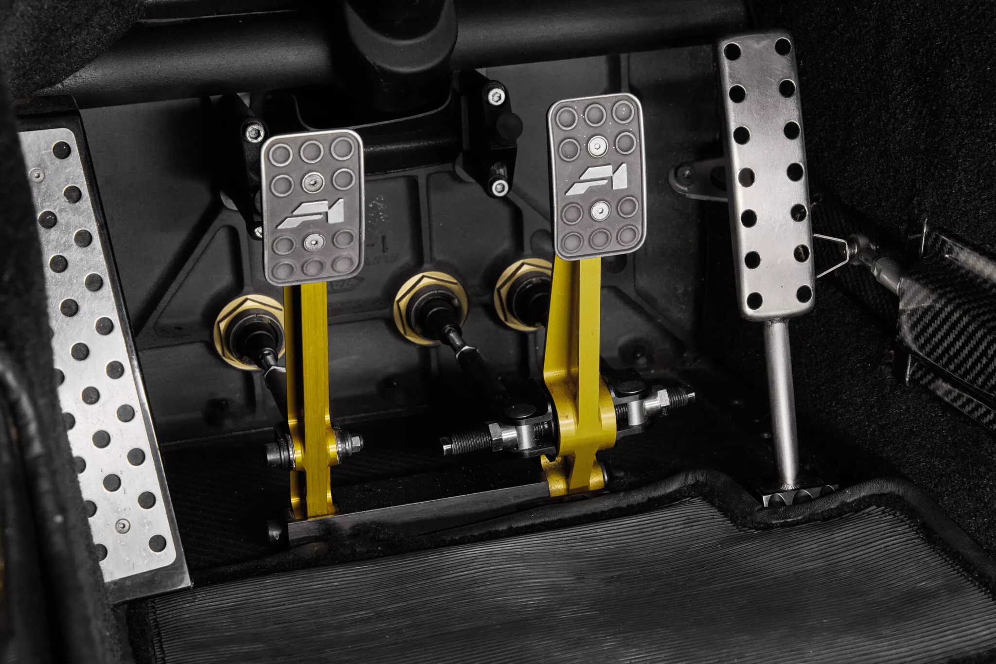 مكلارين F1 من مجموعة سلطان بروناي ستُعرض للبيع في مزاد بسعر تاريخي مكلارين F1 من مجموعة سلطان بروناي ستُعرض للبيع في مزاد بسعر تاريخي 4