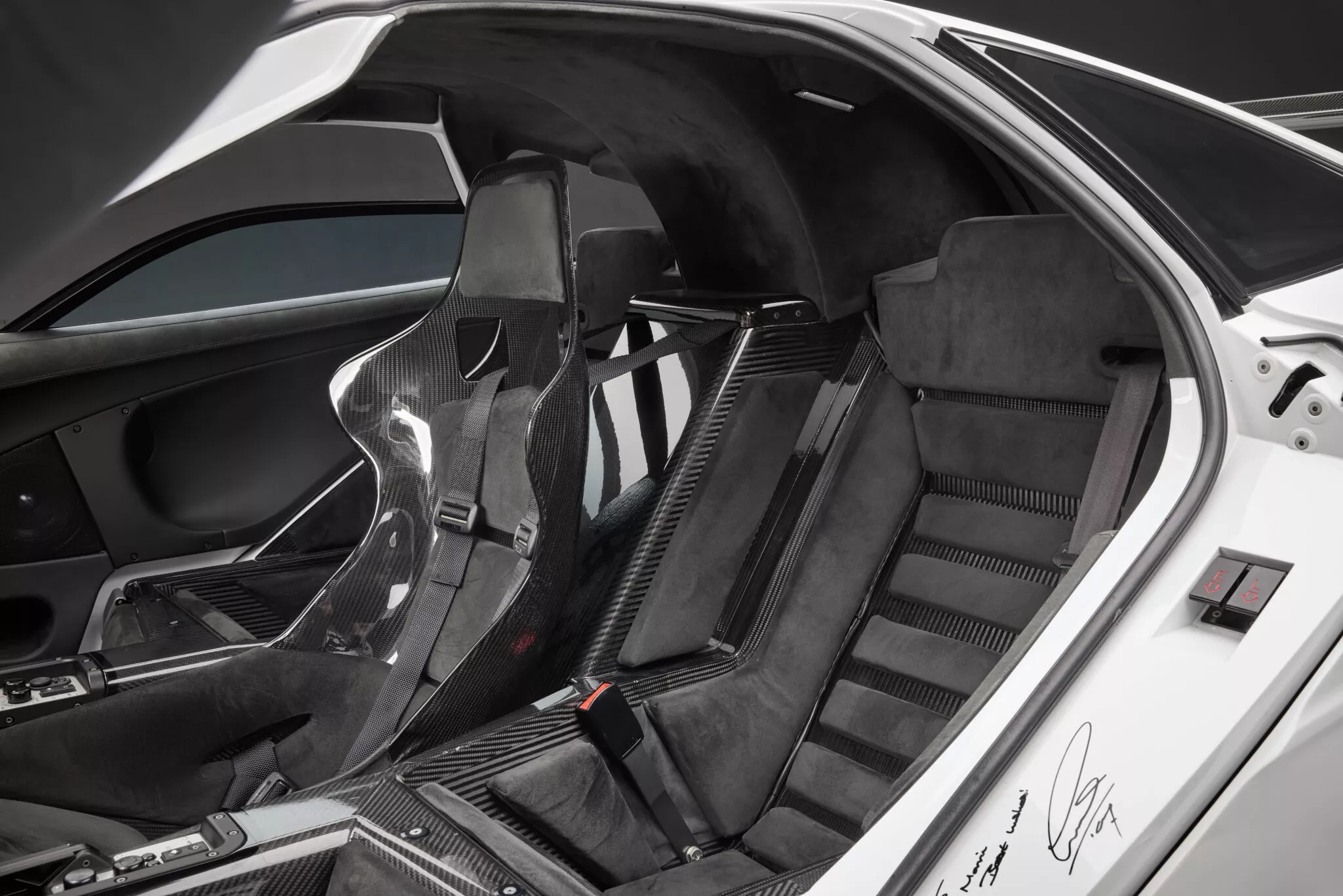 مكلارين F1 من مجموعة سلطان بروناي ستُعرض للبيع في مزاد بسعر تاريخي مكلارين F1 من مجموعة سلطان بروناي ستُعرض للبيع في مزاد بسعر تاريخي 5