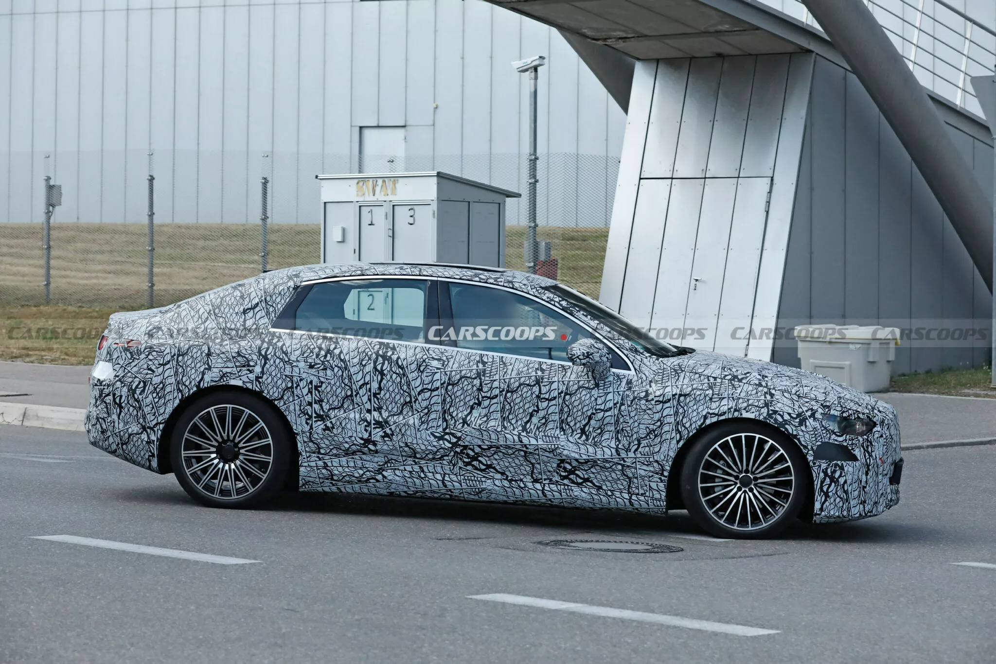 مرسيدس تشوق لـ سي كلاس الكهربائية الجديدة بشبك أمامي عملاق 6