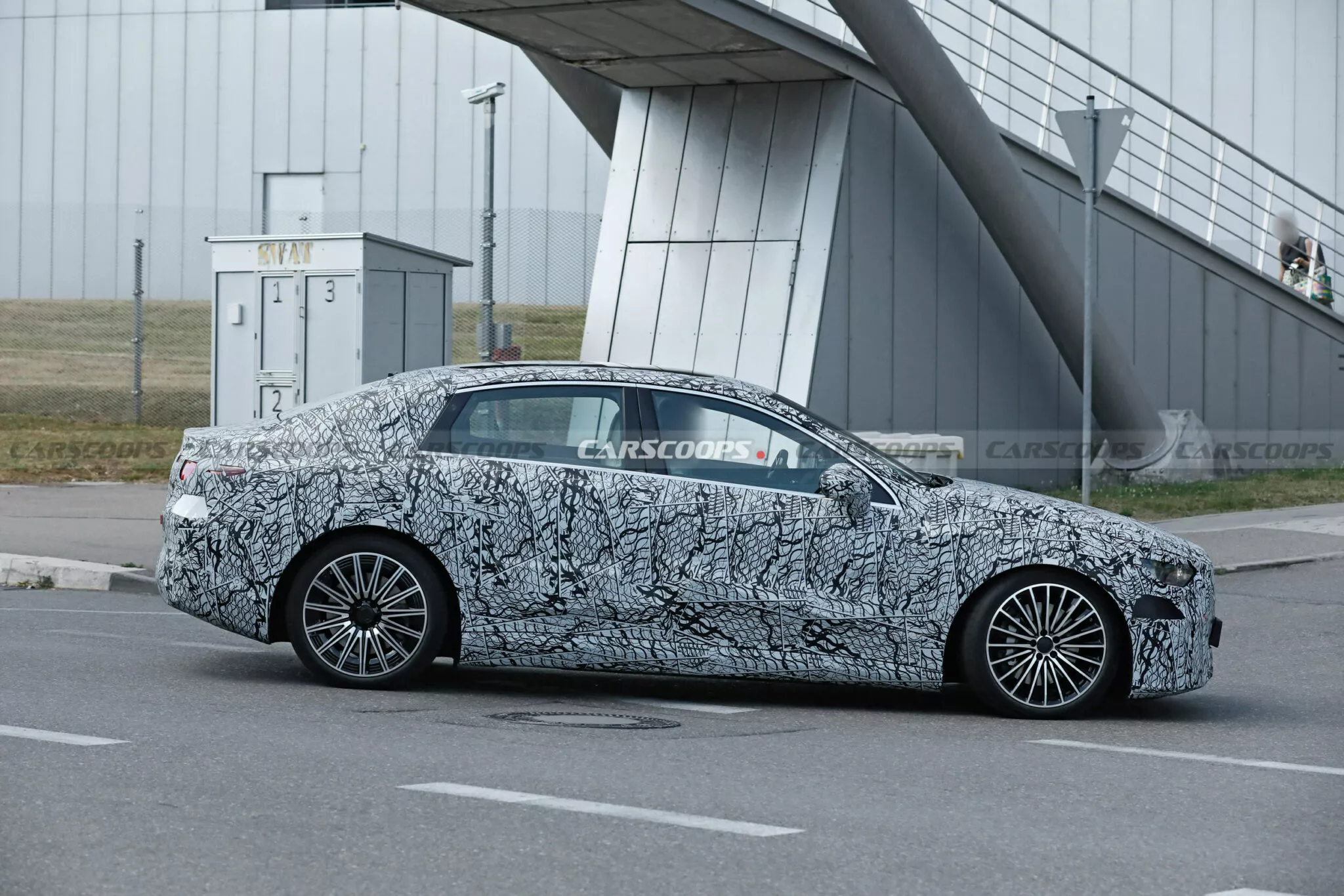 مرسيدس تشوق لـ سي كلاس الكهربائية الجديدة بشبك أمامي عملاق 7