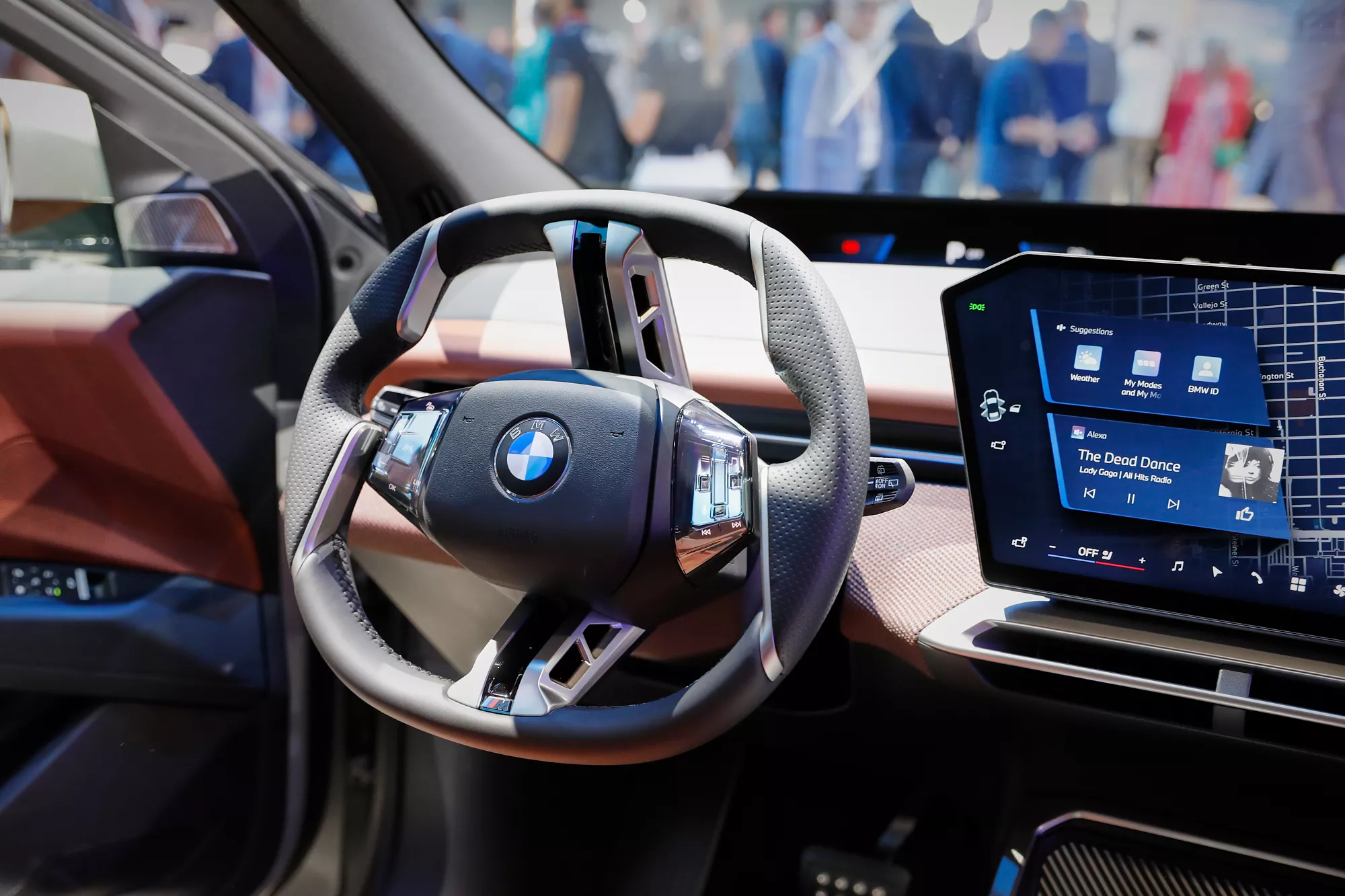 بي ام دبليو تحدث شعارها بداية من موديل iX3 الكهربائي 4