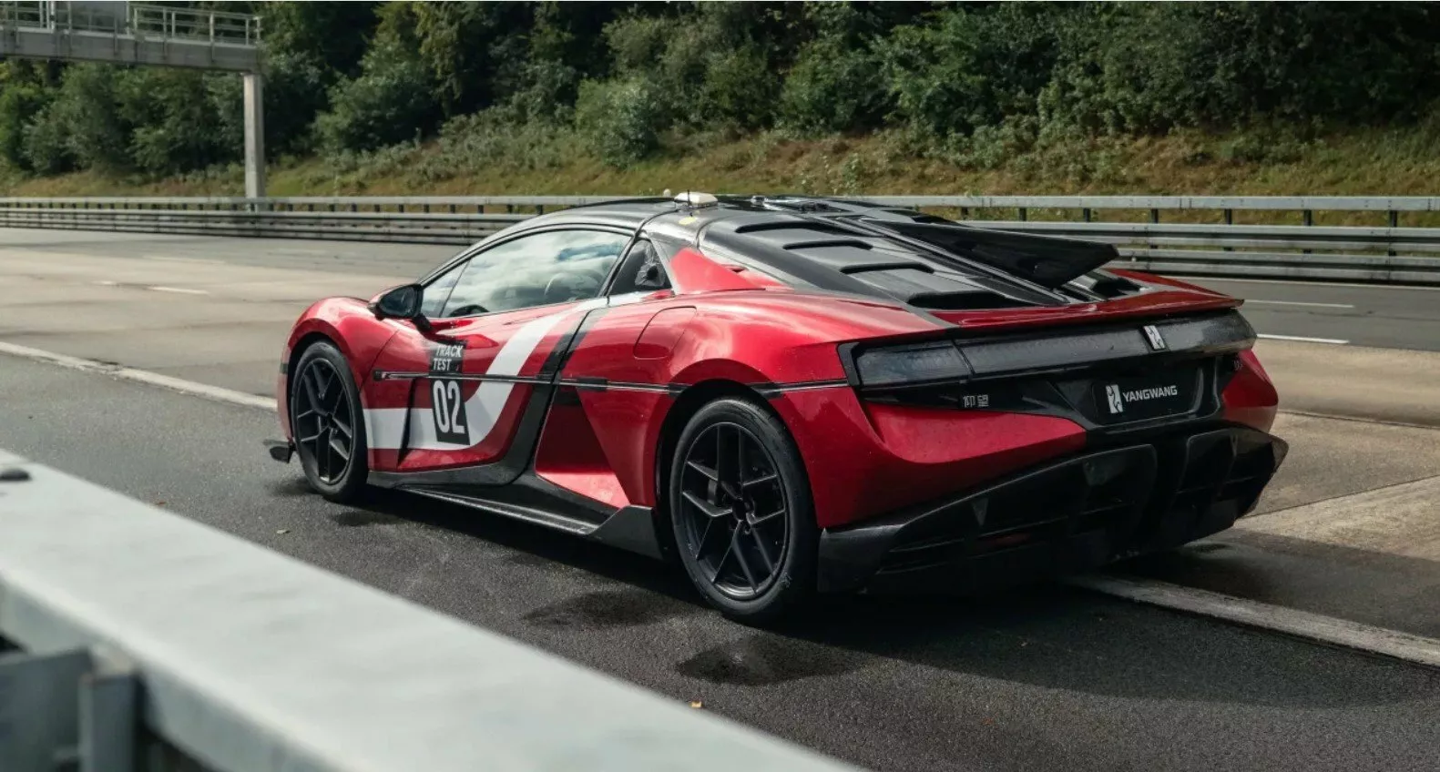 بي واي دي U9 هي السيارة الأسرع في العالم بعد كسر رقم بوجاتي بي واي دي U9 هي السيارة الأسرع في العالم بعد كسر رقم بوجاتي 1