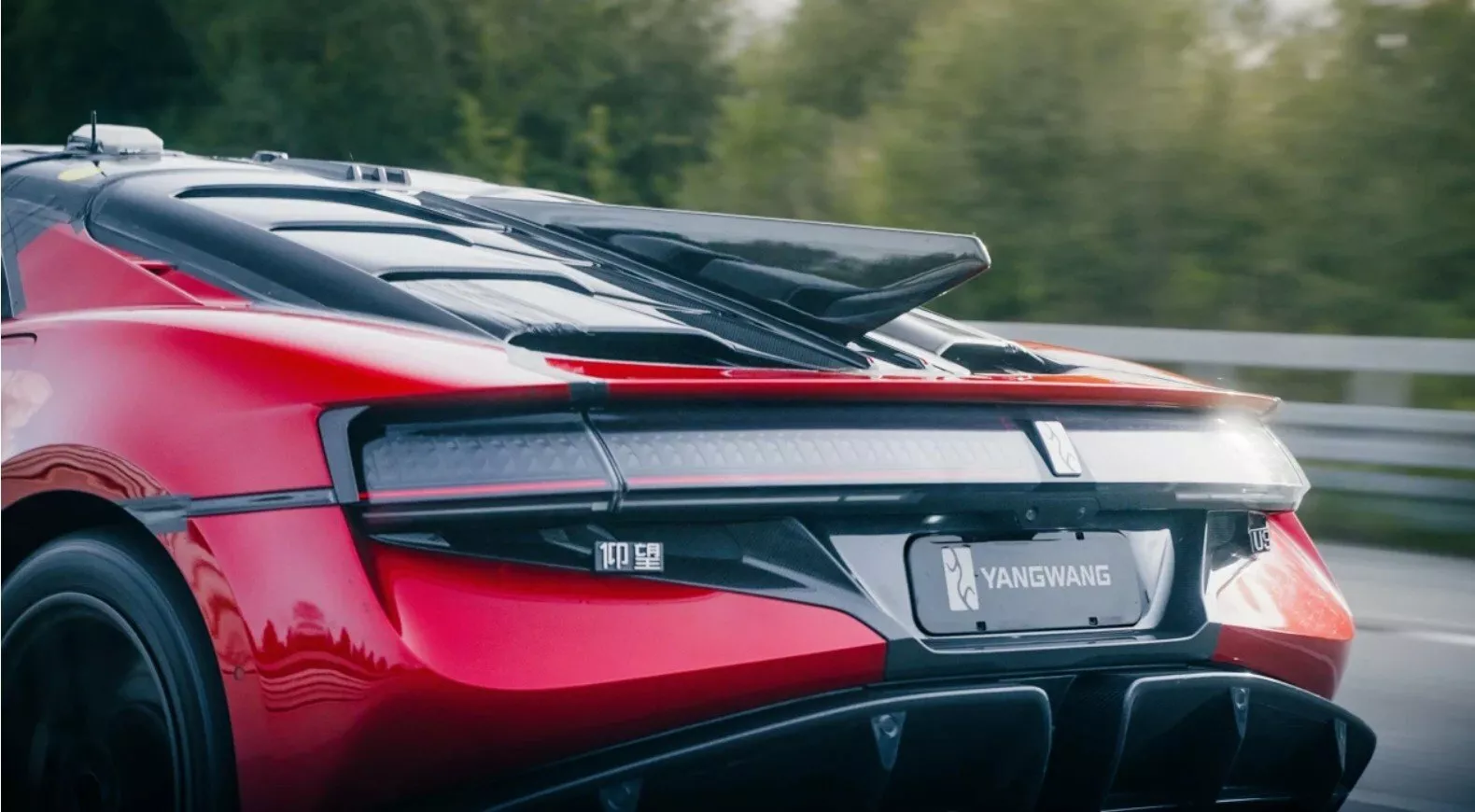 بي واي دي U9 هي السيارة الأسرع في العالم بعد كسر رقم بوجاتي بي واي دي U9 هي السيارة الأسرع في العالم بعد كسر رقم بوجاتي 6