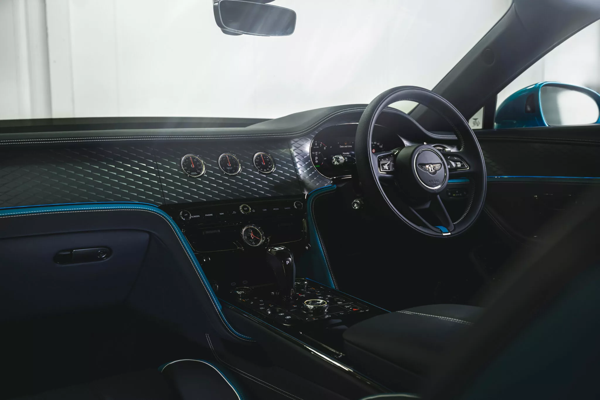 بنتلي فلاينج سبير تحصل على أغلى طلاء في تاريخ العلامة بنتلي فلاينج سبير تحصل على أغلى طلاء في تاريخ العلامة 5