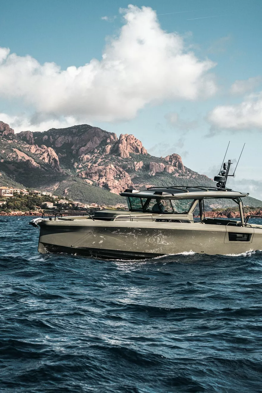 برابوس تكشف عن يخت "شادو 1500" الفاخر بثلاثة محركات V8! 11