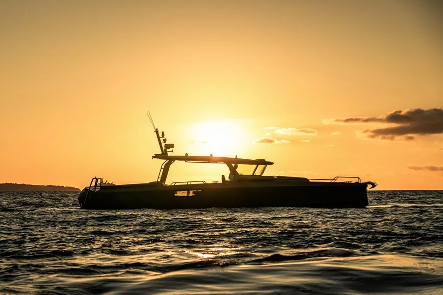 برابوس تكشف عن يخت "شادو 1500" الفاخر بثلاثة محركات V8! 12