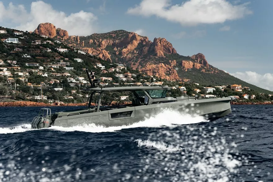 برابوس تكشف عن يخت "شادو 1500" الفاخر بثلاثة محركات V8! 3