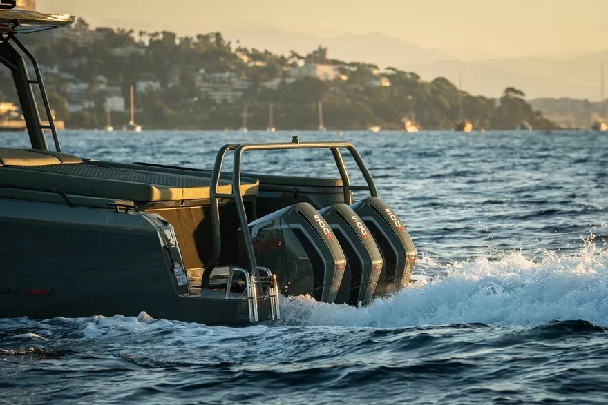 برابوس تكشف عن يخت "شادو 1500" الفاخر بثلاثة محركات V8! 7