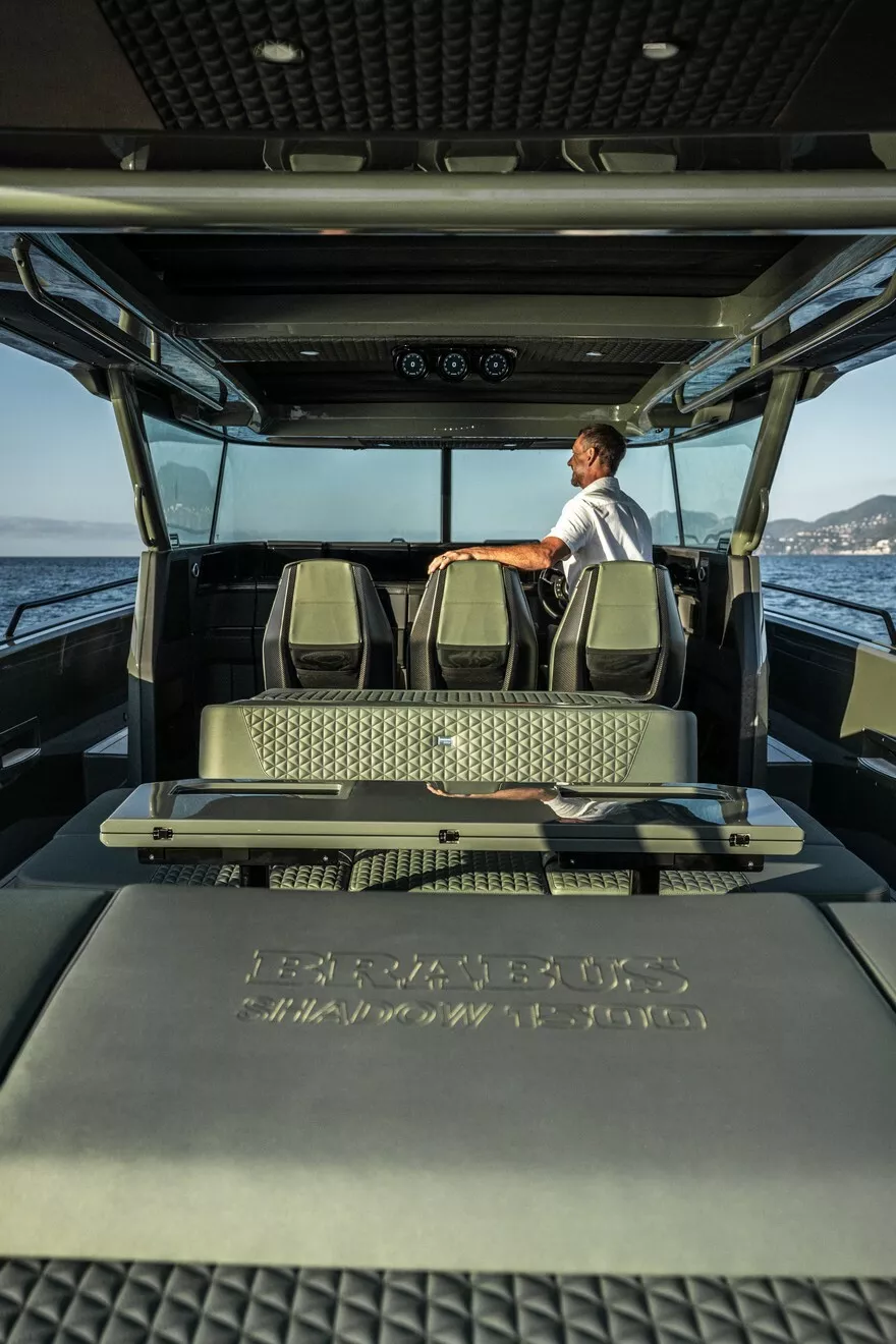 برابوس تكشف عن يخت "شادو 1500" الفاخر بثلاثة محركات V8! 1