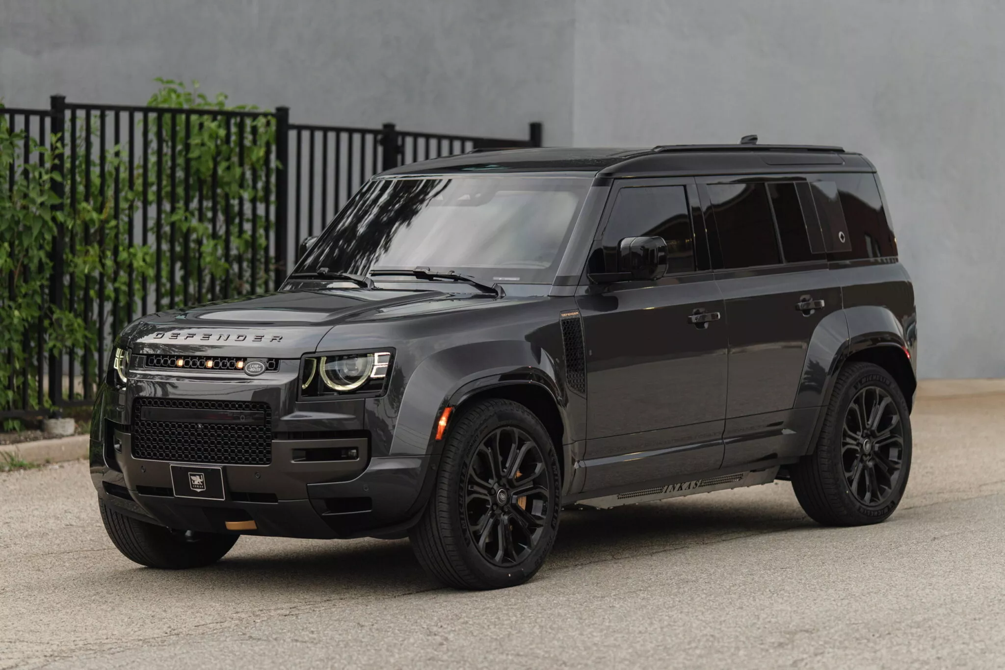 لاندروفر ديفندر تحصل على أقوى نسخة مدرعة لها على الإطلاق لاندروفر ديفندر تحصل على أقوى نسخة مدرعة لها على الإطلاق 3