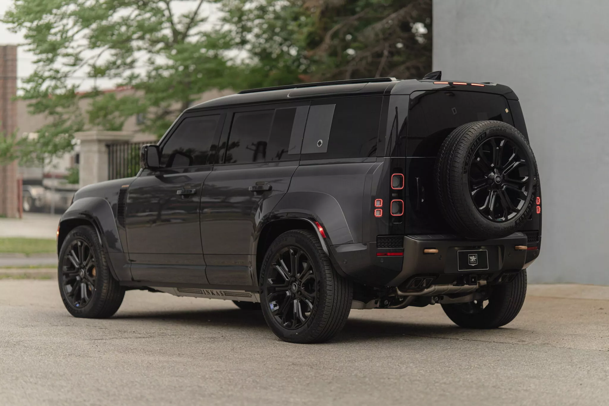 لاندروفر ديفندر تحصل على أقوى نسخة مدرعة لها على الإطلاق لاندروفر ديفندر تحصل على أقوى نسخة مدرعة لها على الإطلاق 1