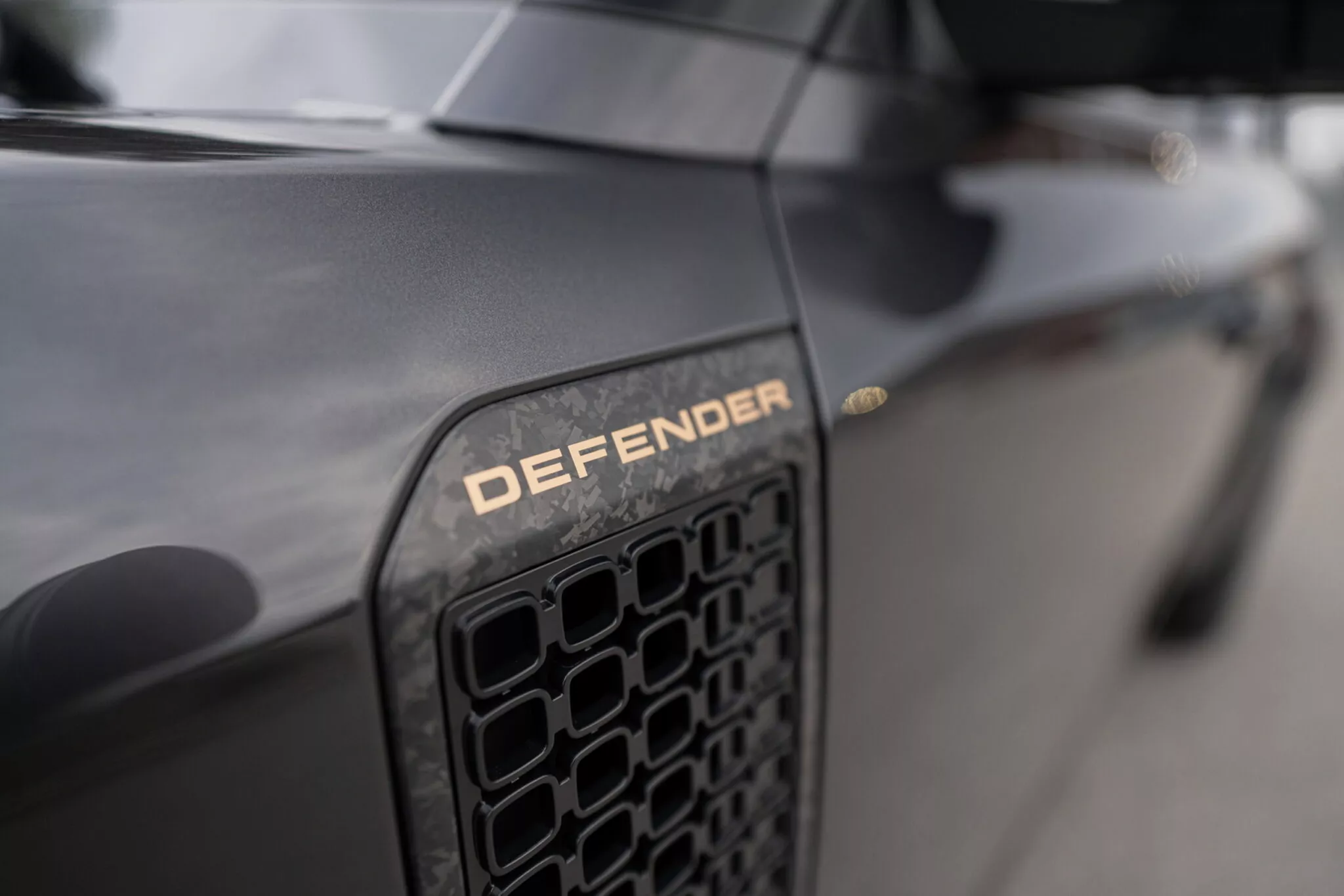 لاندروفر ديفندر تحصل على أقوى نسخة مدرعة لها على الإطلاق لاندروفر ديفندر تحصل على أقوى نسخة مدرعة لها على الإطلاق 10