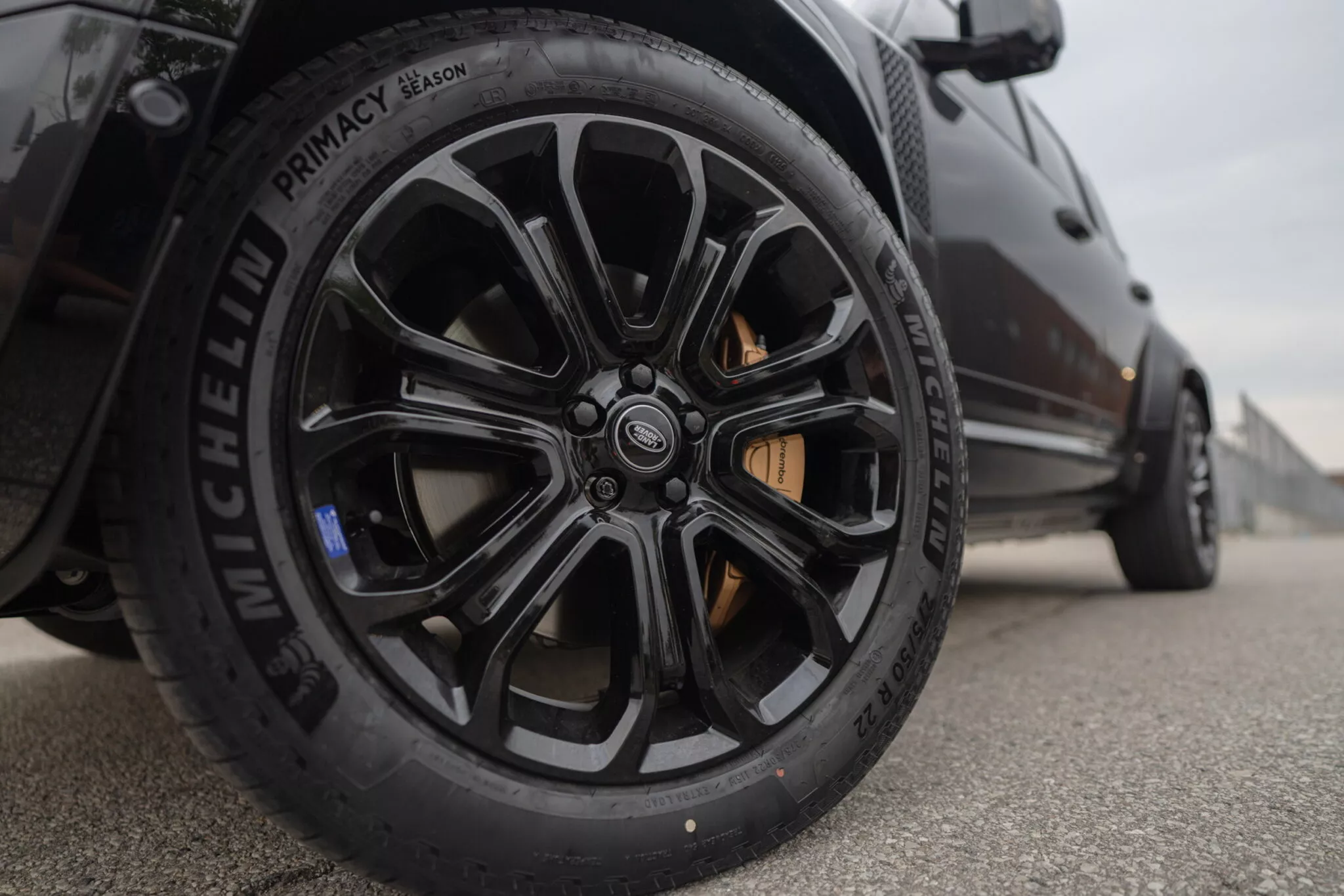 لاندروفر ديفندر تحصل على أقوى نسخة مدرعة لها على الإطلاق لاندروفر ديفندر تحصل على أقوى نسخة مدرعة لها على الإطلاق 11