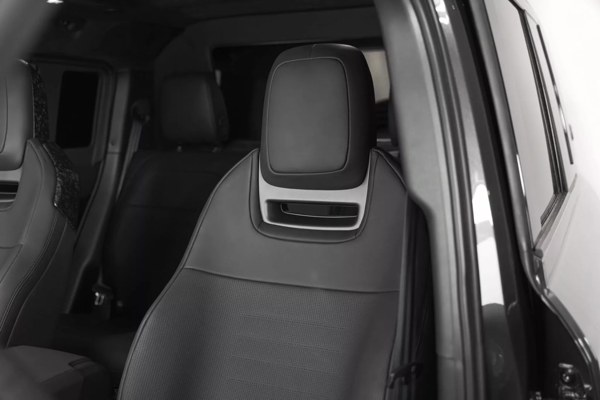 لاندروفر ديفندر تحصل على أقوى نسخة مدرعة لها على الإطلاق لاندروفر ديفندر تحصل على أقوى نسخة مدرعة لها على الإطلاق 20