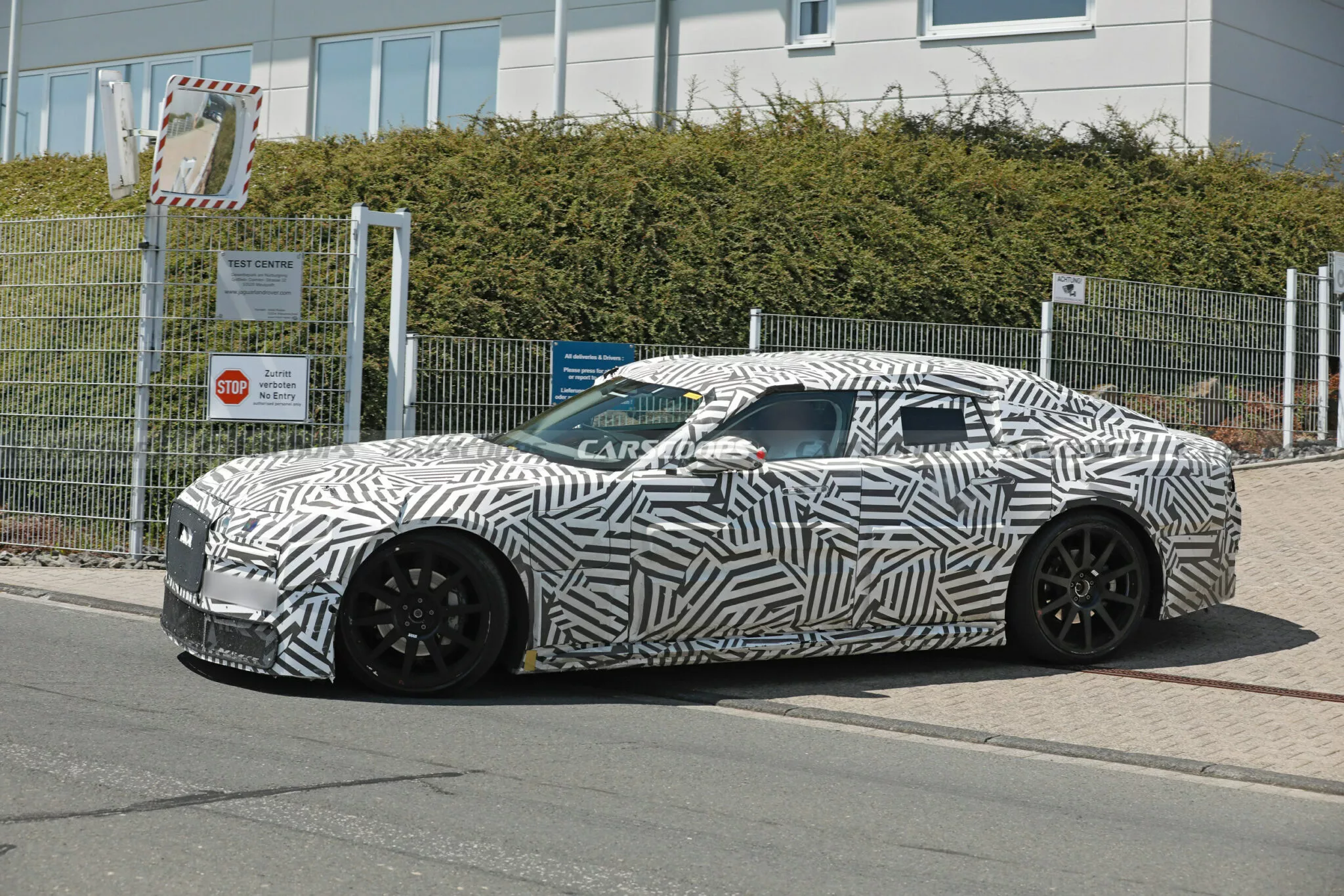 جاكوار تحاول جذب العملاء لسيارتها الكهربائية الجديدة بصوت V8 مزيف 4