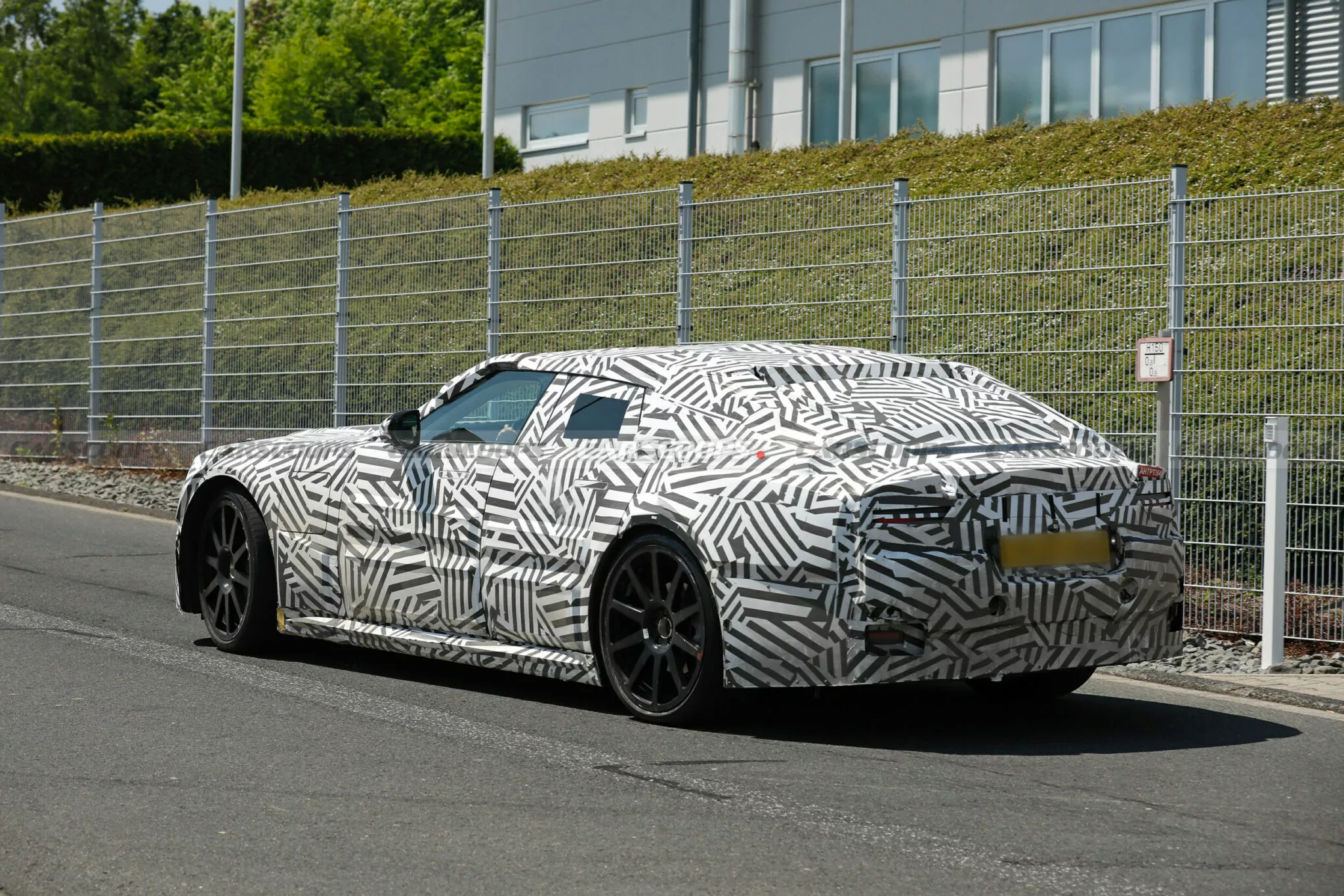 جاكوار تحاول جذب العملاء لسيارتها الكهربائية الجديدة بصوت V8 مزيف 8