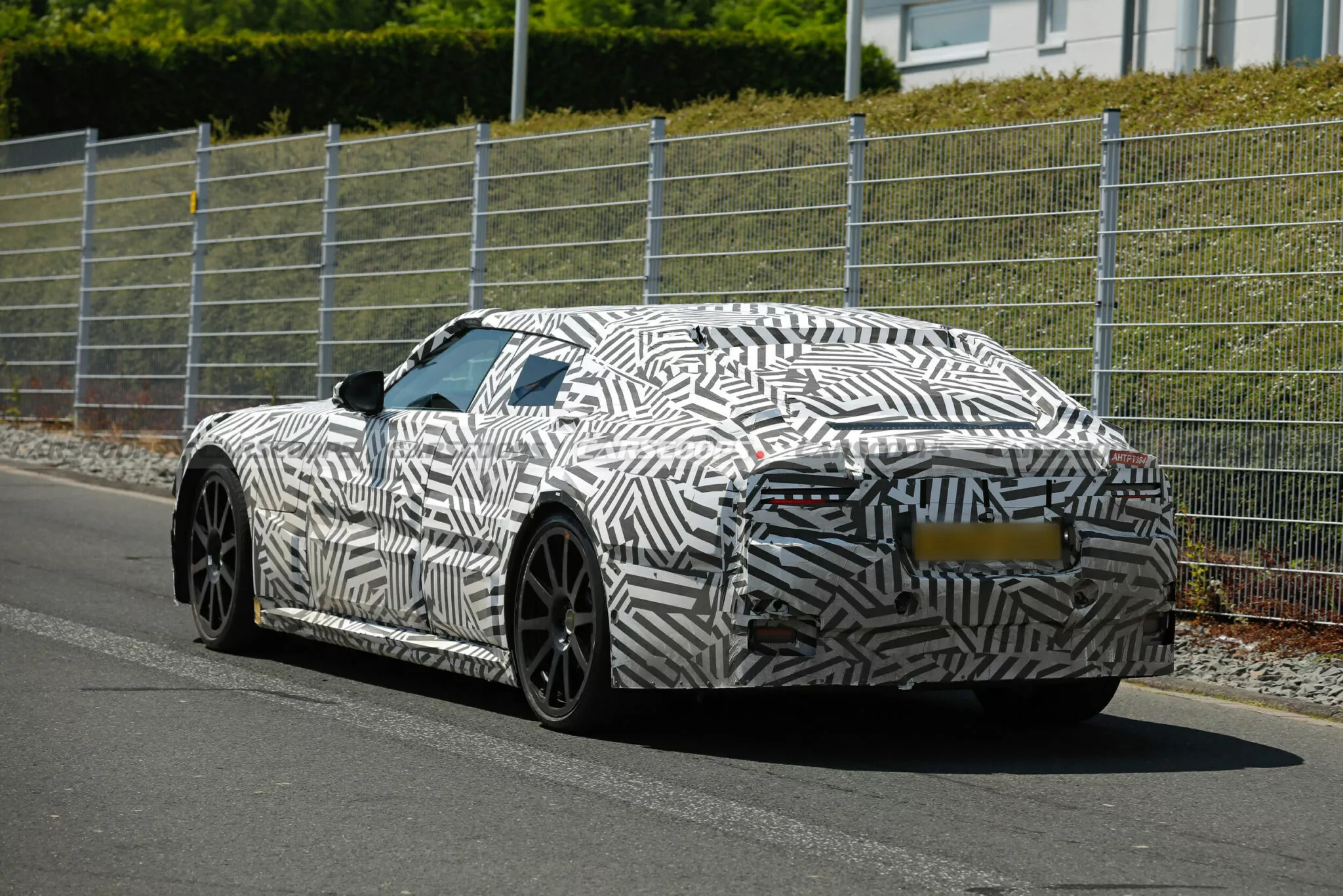 جاكوار تحاول جذب العملاء لسيارتها الكهربائية الجديدة بصوت V8 مزيف 9