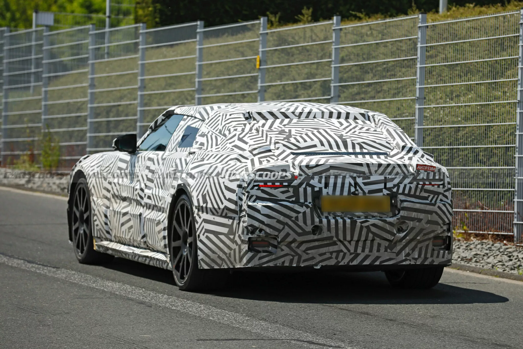 جاكوار تحاول جذب العملاء لسيارتها الكهربائية الجديدة بصوت V8 مزيف 10