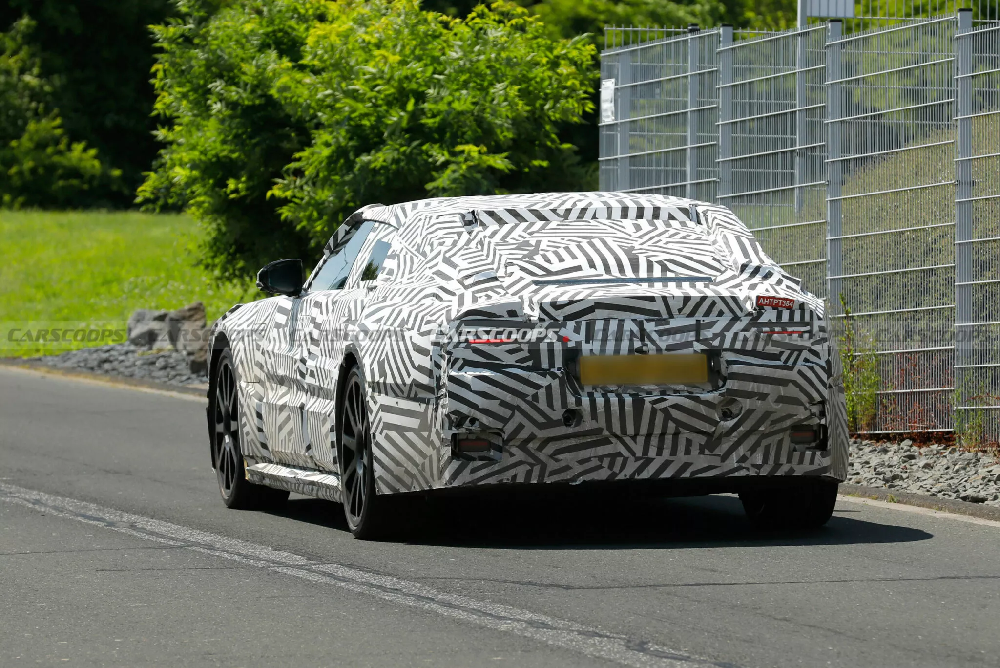 جاكوار تحاول جذب العملاء لسيارتها الكهربائية الجديدة بصوت V8 مزيف 12