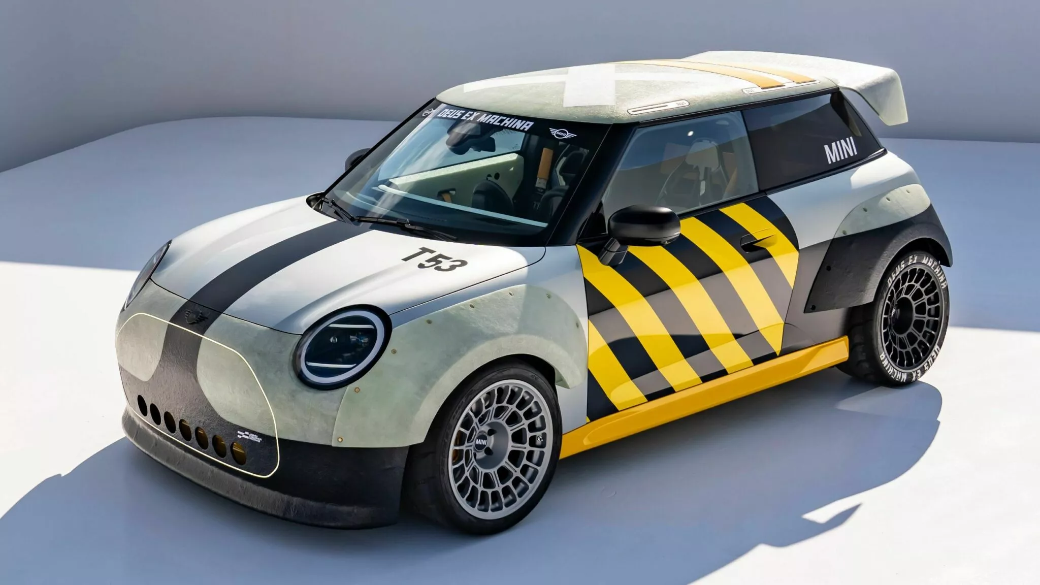 ميني تدشن نسختين مدهشتين من JCW بتصاميم مستوحاة من السباقات وركوب الأمواج 3