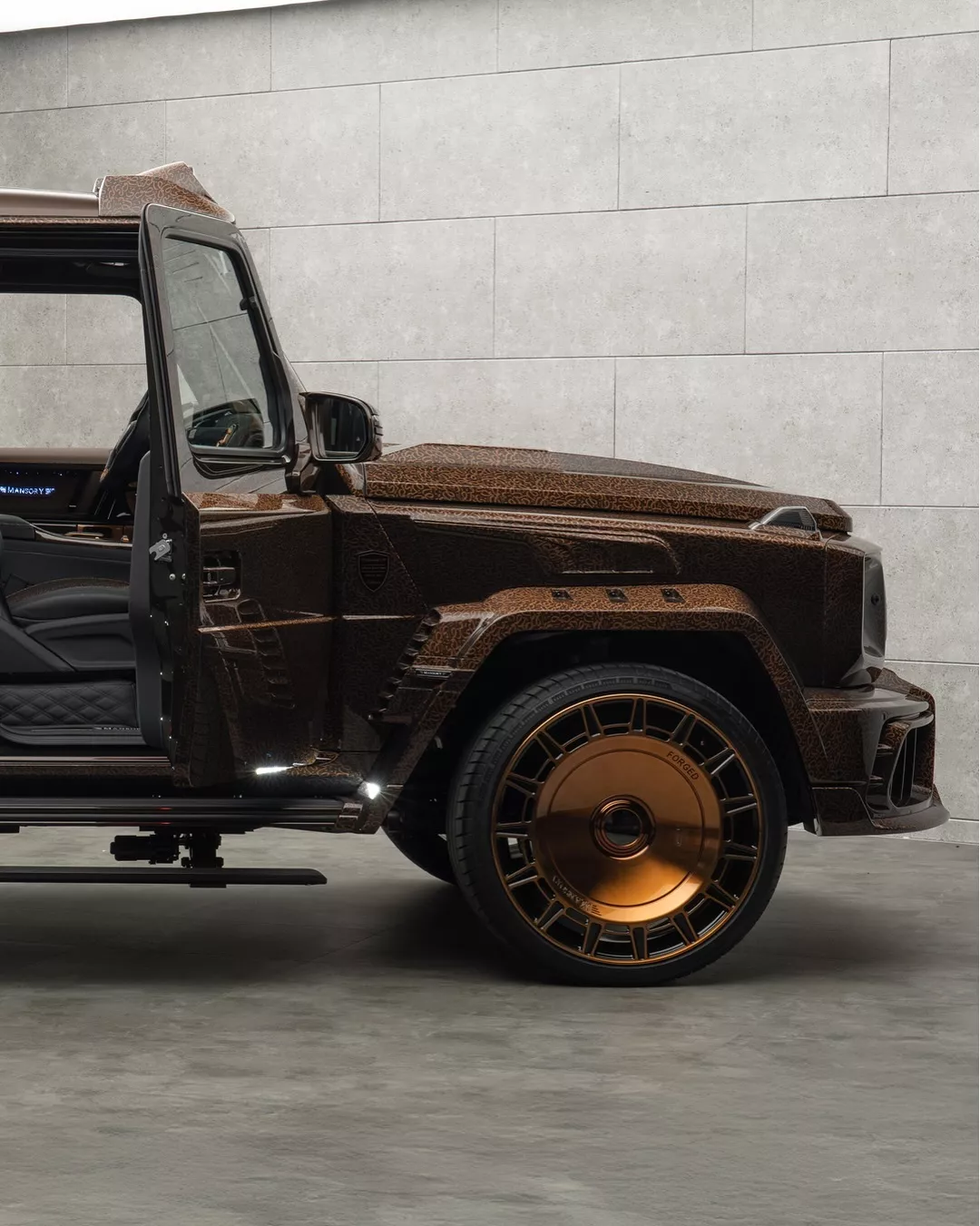 مرسيدس جي كلاس تحصل على إصدار حصري للشرق الأوسط من مانسوري 8