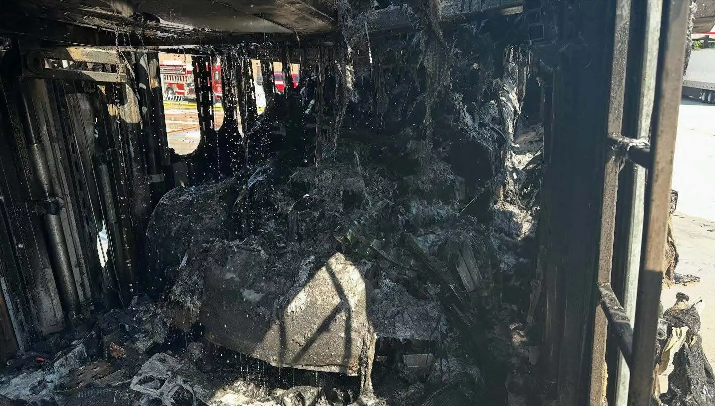 حريق يلتهم خمس سيارات خارقة في أمريكا 10