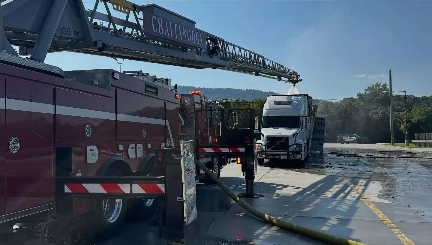 حريق يلتهم خمس سيارات خارقة في أمريكا 5