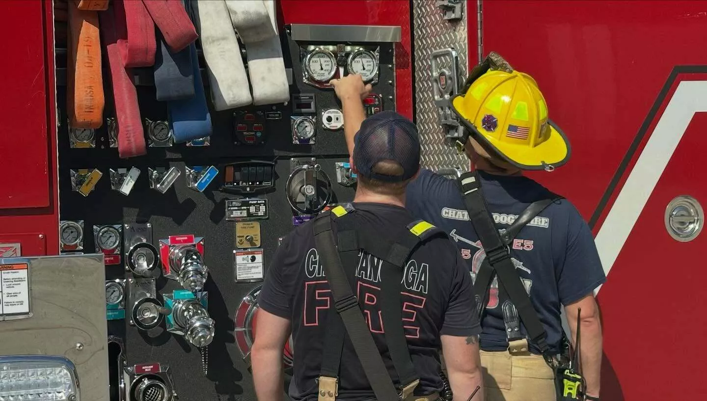 حريق يلتهم خمس سيارات خارقة في أمريكا 7