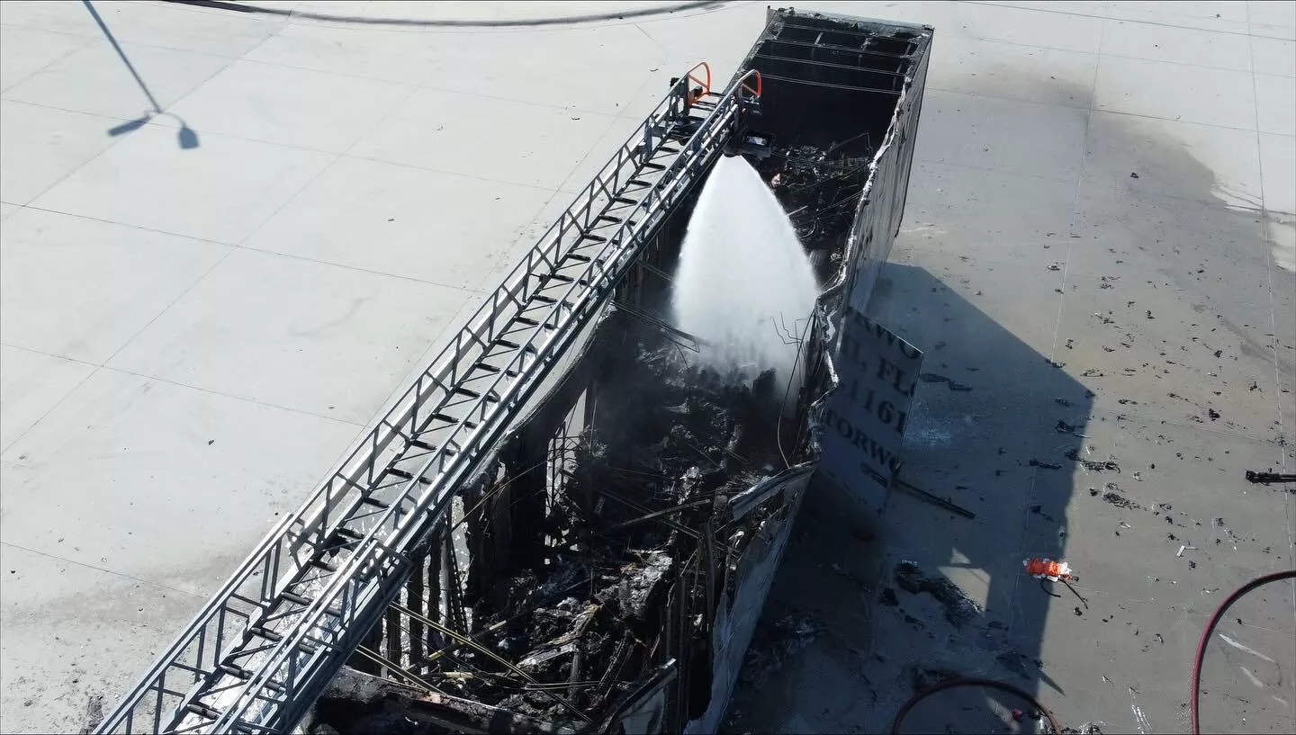 حريق يلتهم خمس سيارات خارقة في أمريكا 11