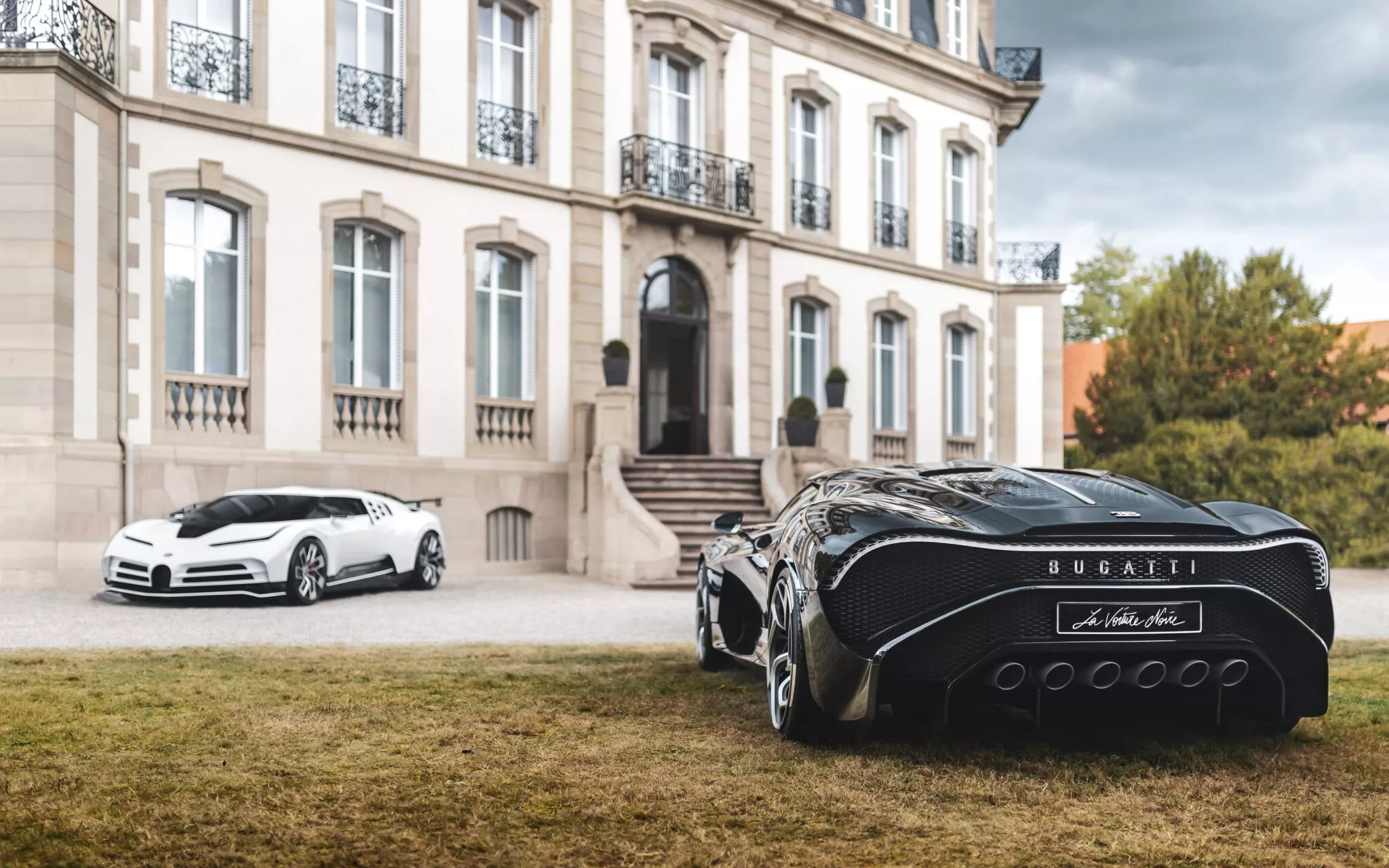 بوجاتي لافواتور نوار تُعرض في مزاد خاص لأول مرة 1