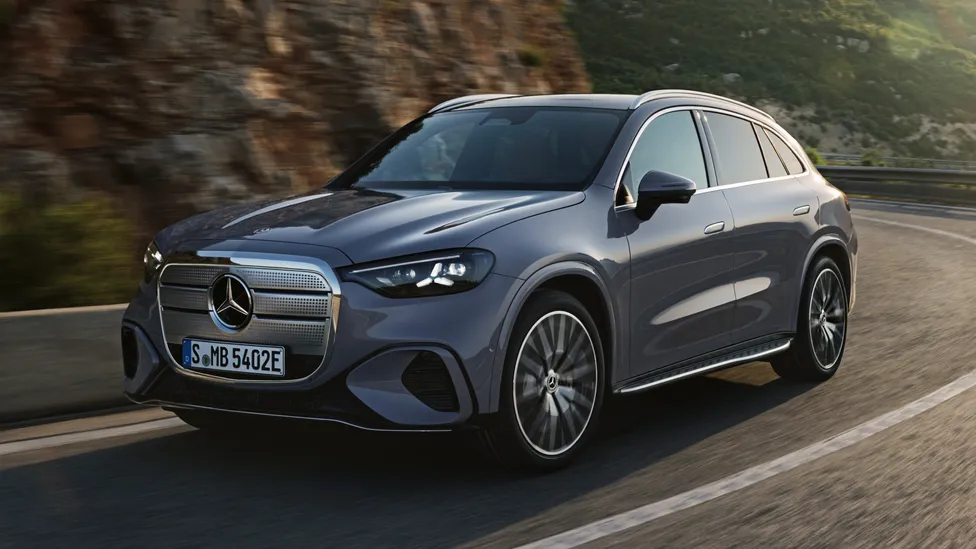 مرسيدس GLC الجديدة كليًا تظهر بواجهة مضيئة وشاشة داخلية هائلة 1