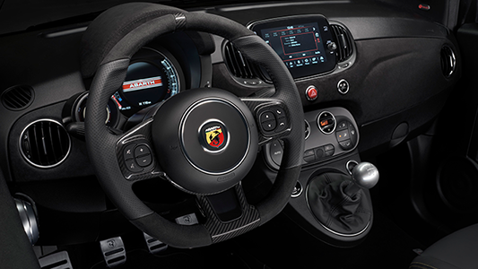 ما يميز أبارث 695 موديل 2025 في السعودية 5