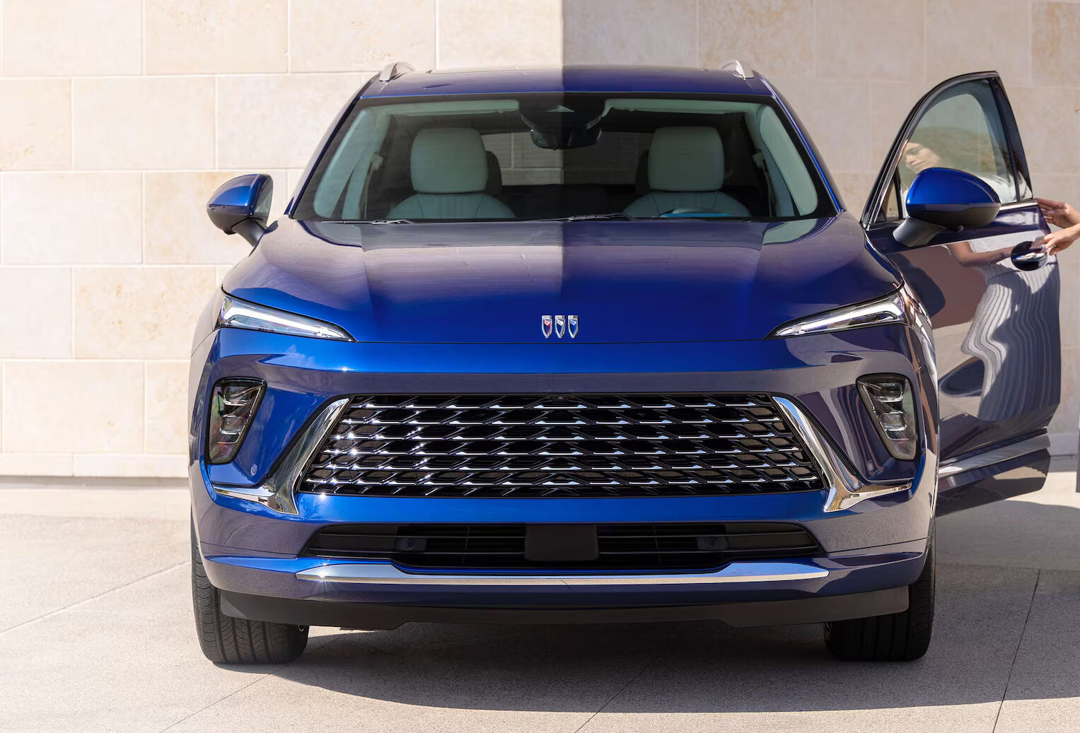 مقارنة بويك انفيجن 2025 وشفروليه بليزر 2025 من الخارج