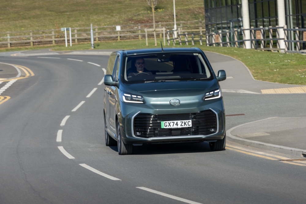 تويوتا برو ايس فيرسو 2025 15