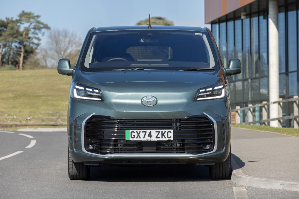 تويوتا برو ايس فيرسو 2025 17