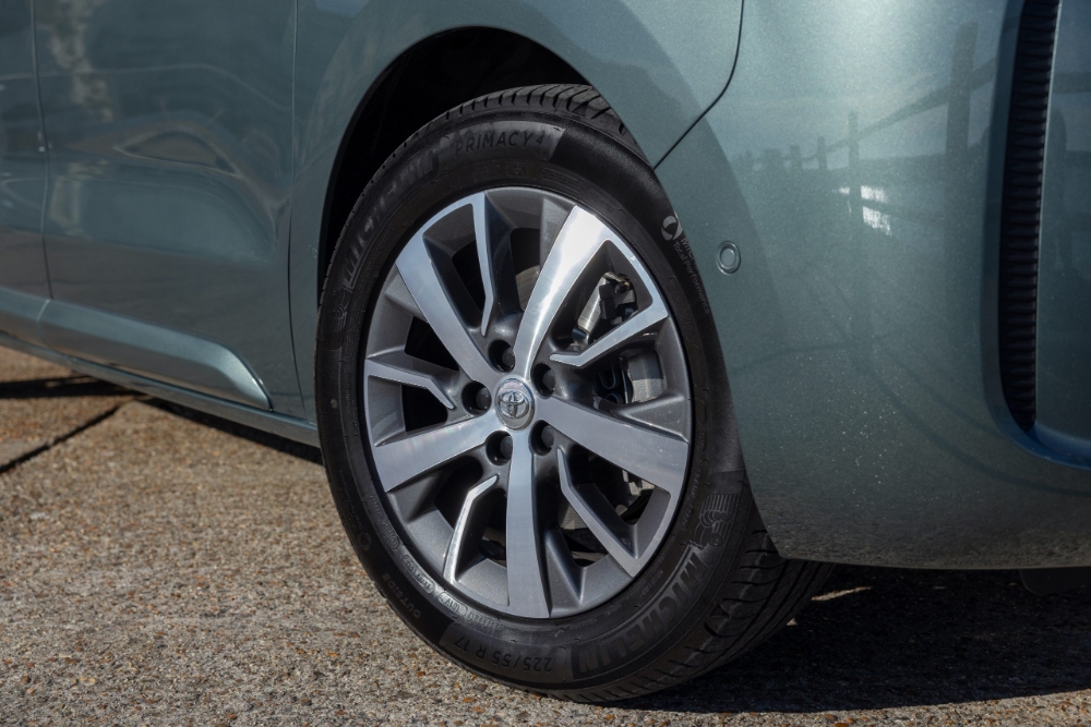 تويوتا برو ايس فيرسو 2025 32