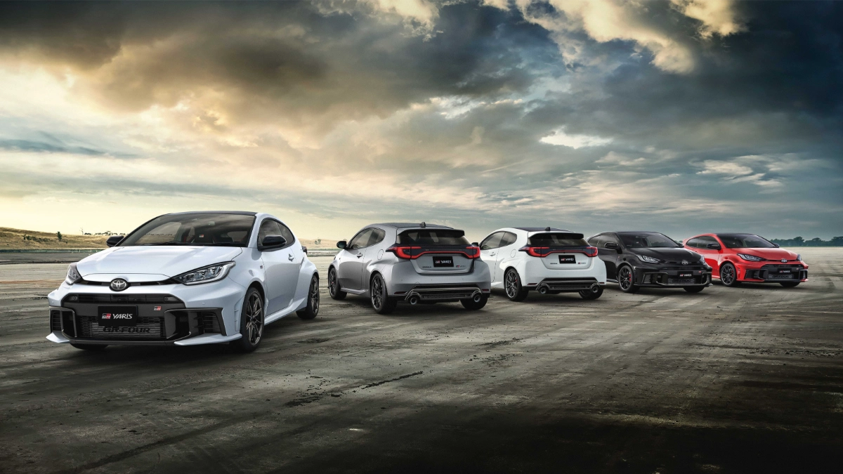 تويوتا-يارس-gr-المربع-نت-1