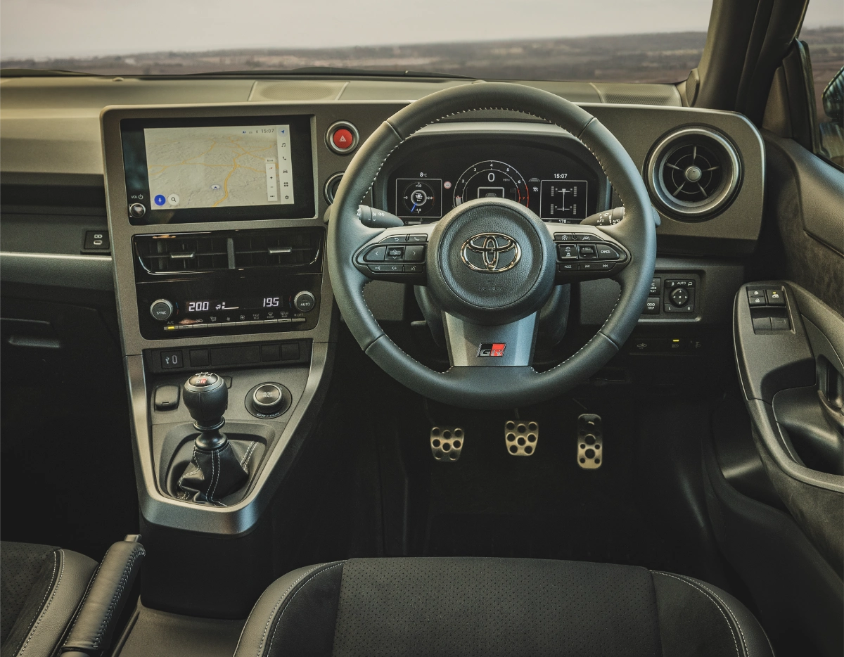 تويوتا-يارس-gr-المربع-نت-10