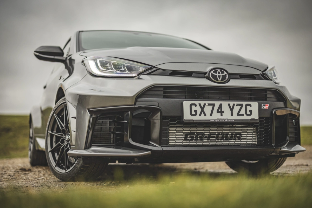 تويوتا-يارس-gr-المربع-نت-12